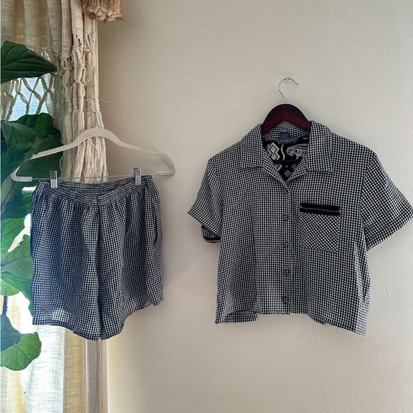 Black and White Checkered Cropped Set - Picture 2 of 7